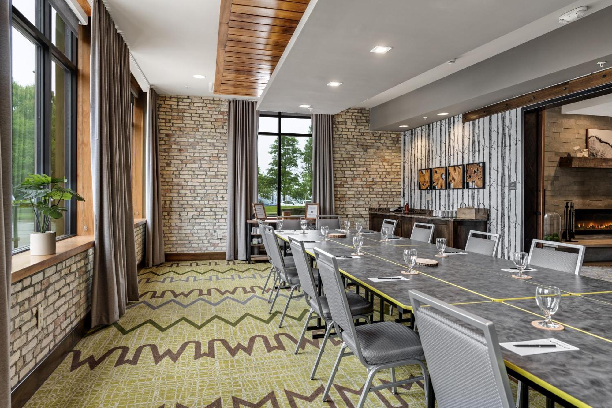 Hotel Indigo Traverse City By Ihg Exterior foto
